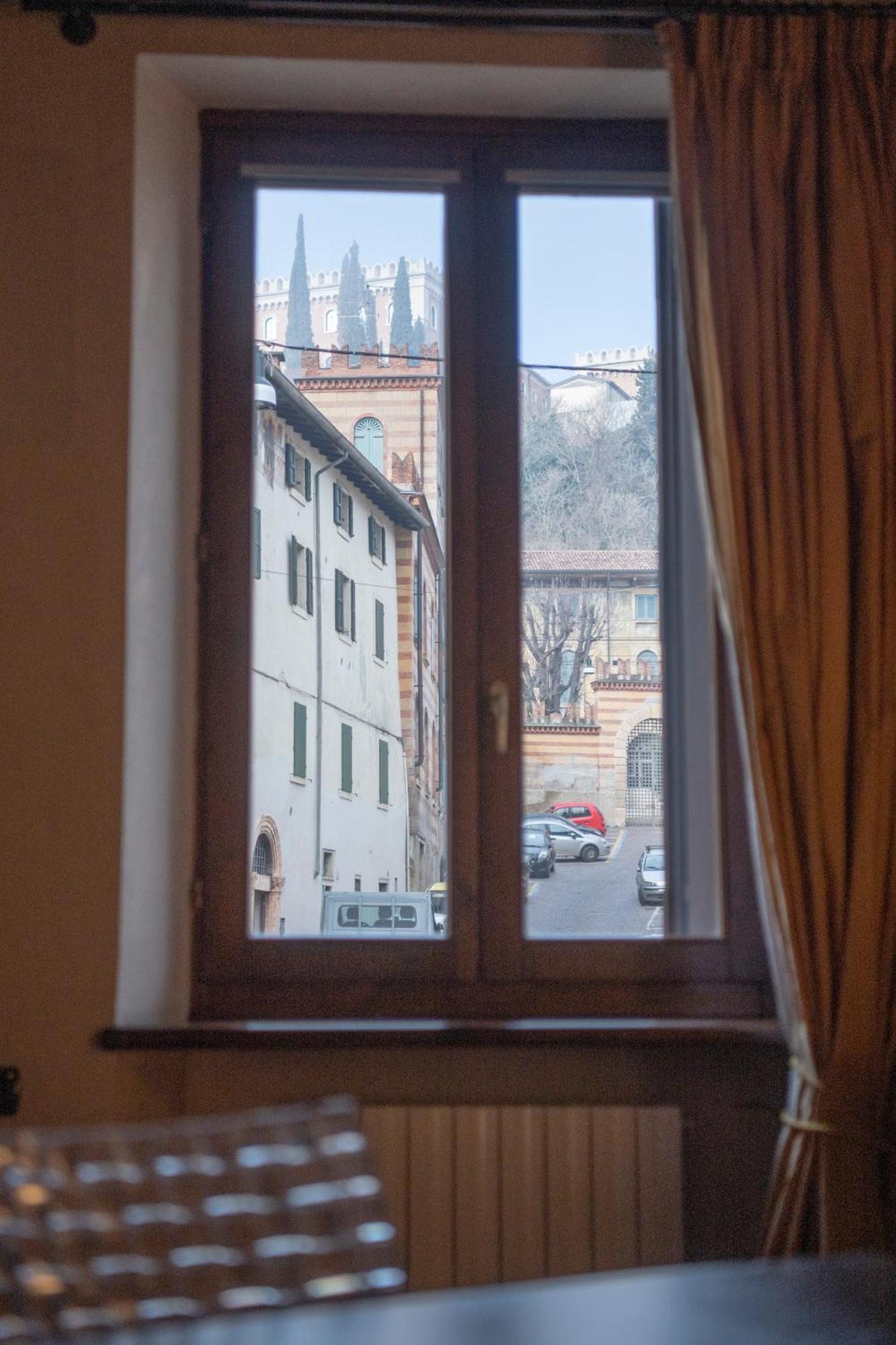 Ai Piedi Del Castello / 4Pl / Apt. Full ヴェローナ エクステリア 写真