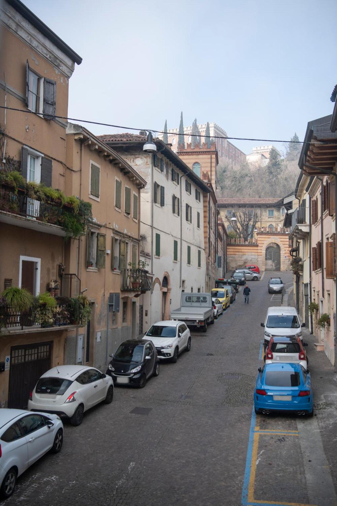 Ai Piedi Del Castello / 4Pl / Apt. Full ヴェローナ エクステリア 写真